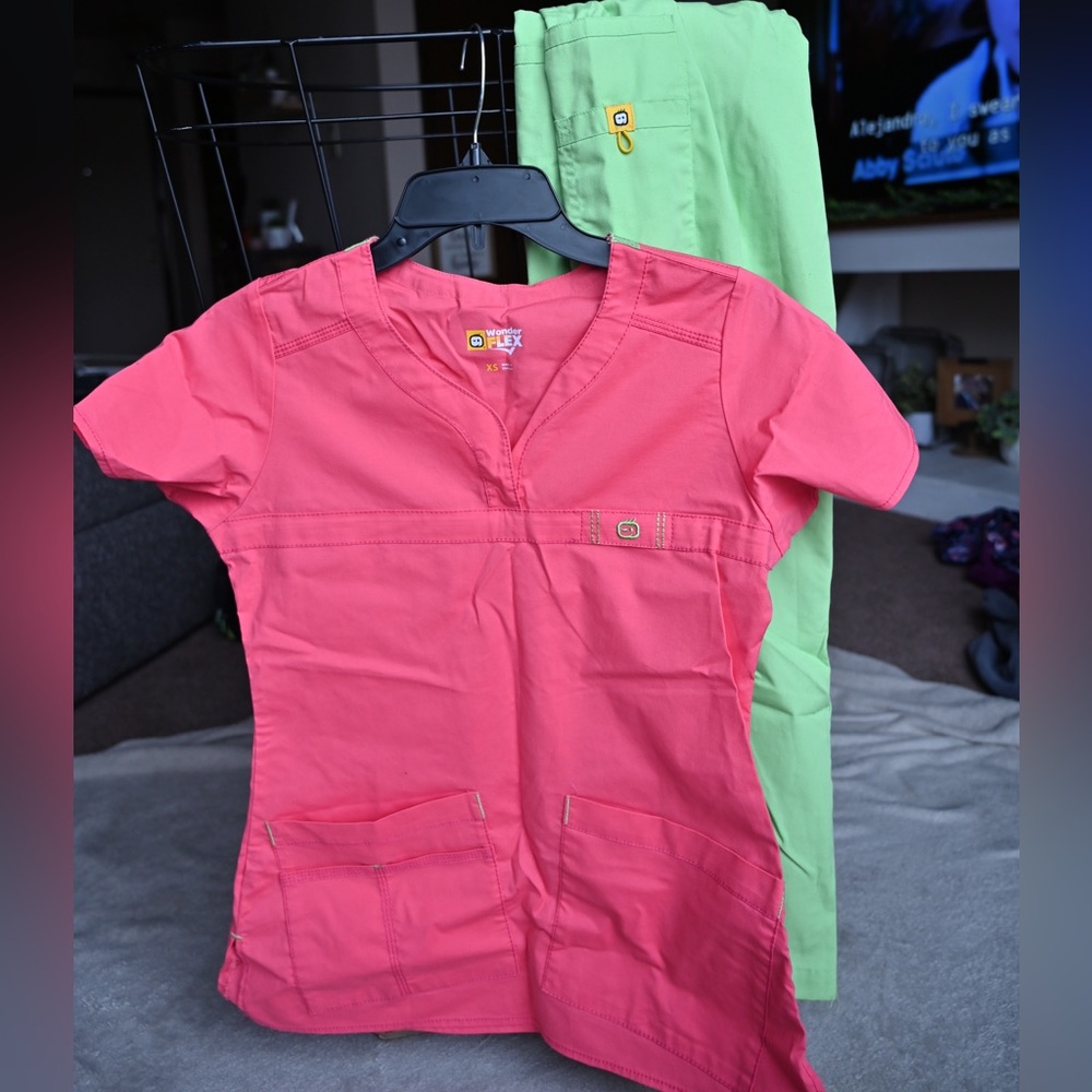 Wonder Flex Scrub Set - Top & Bottom